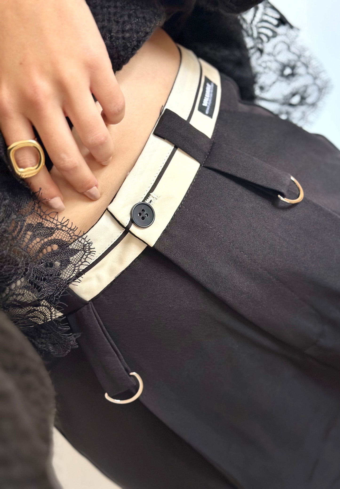 PANTALÓN PINZAS DETAIL