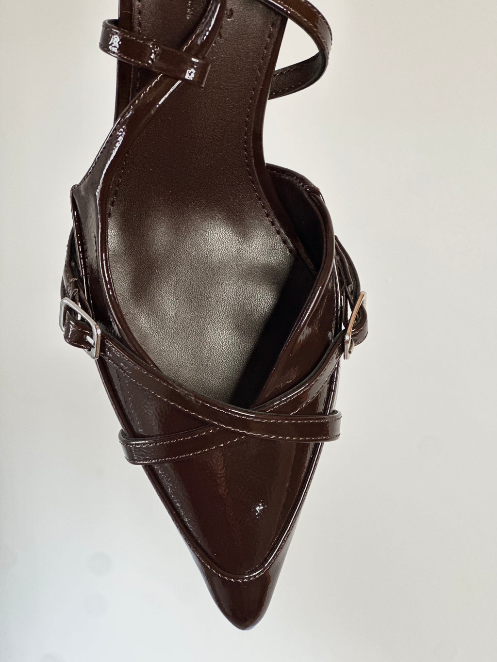 TACÓN CHOCO HEBILLAS