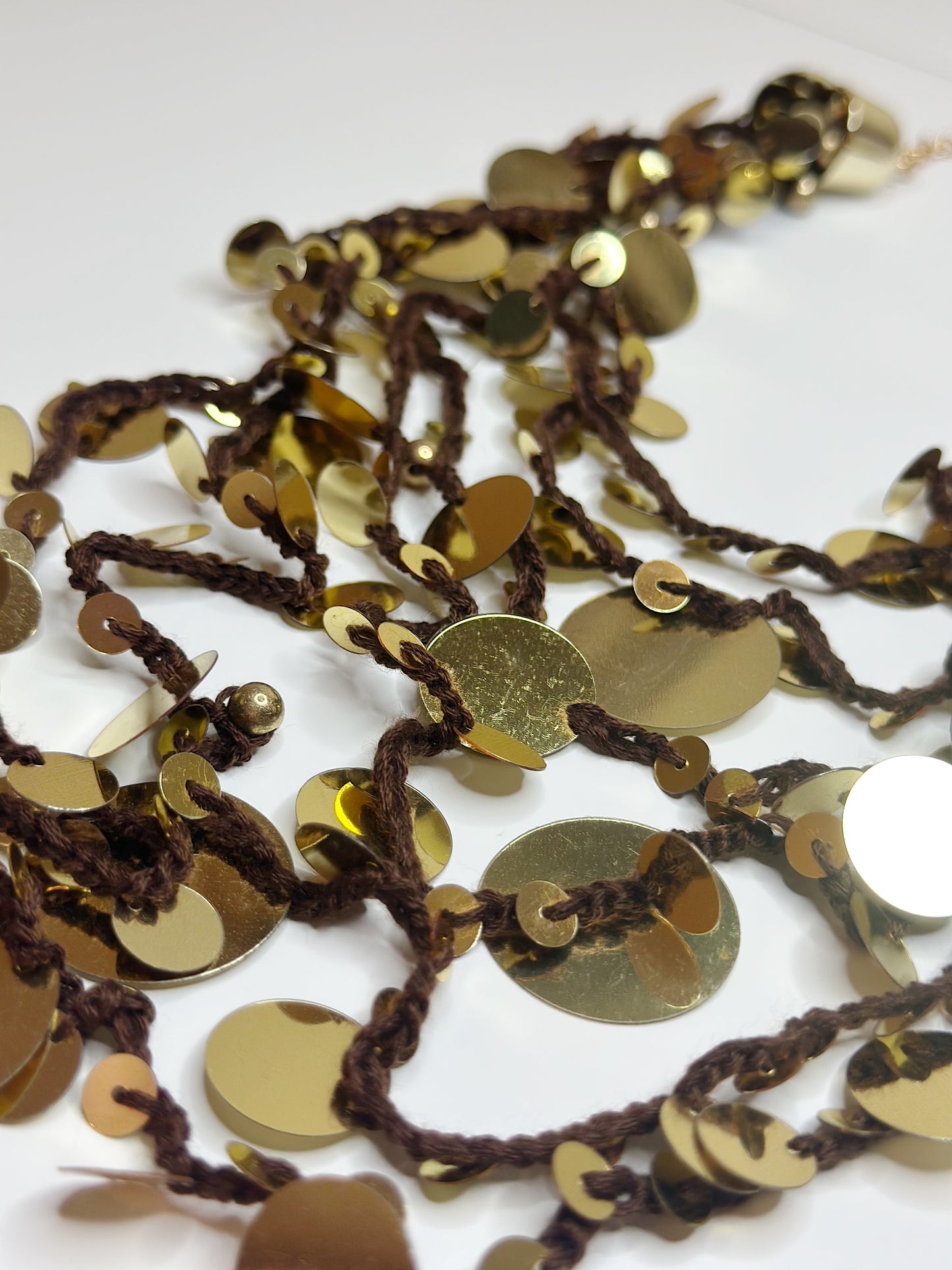 COLLAR MAXI LENTEJUELAS MARRÓN