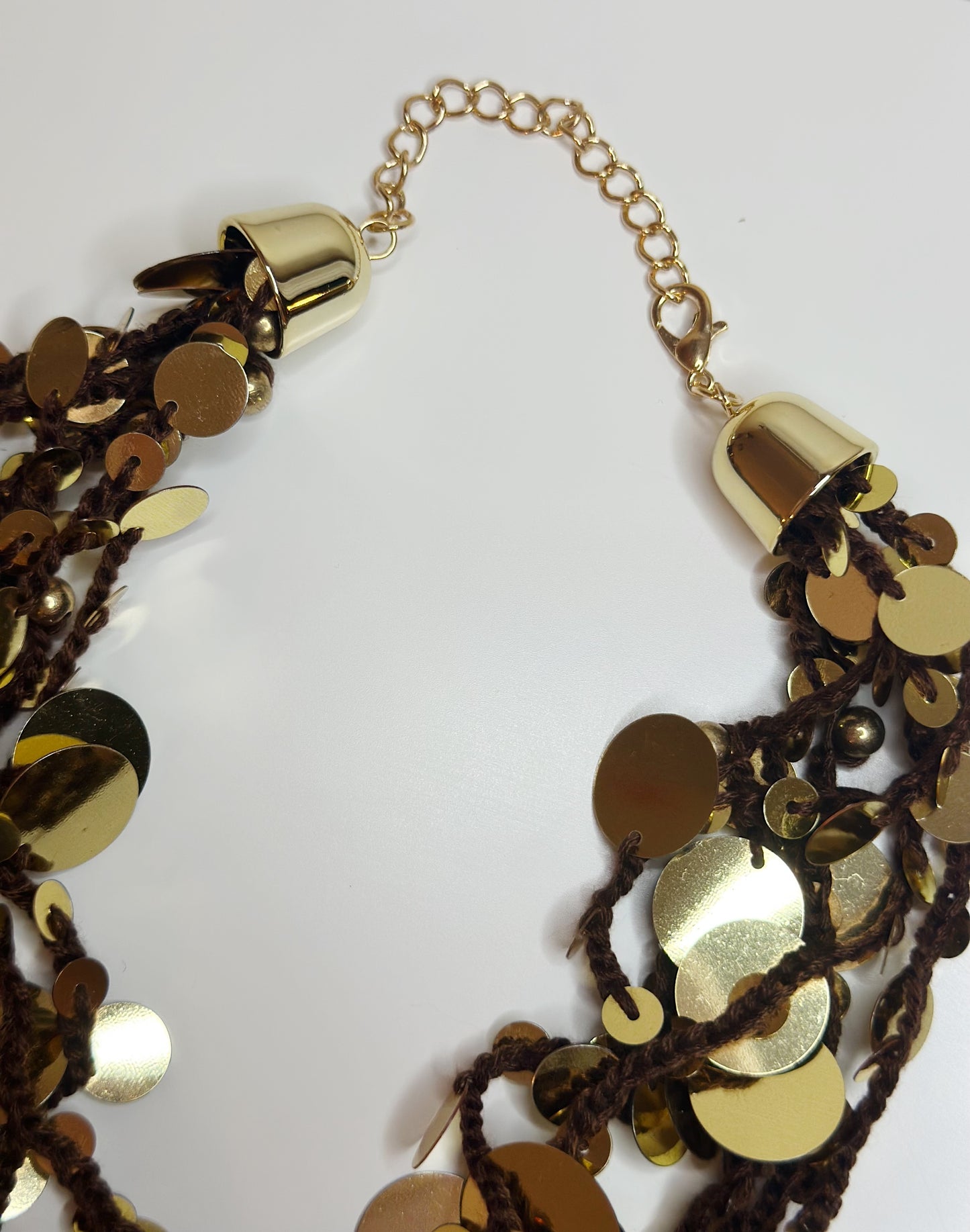 COLLAR MAXI LENTEJUELAS MARRÓN