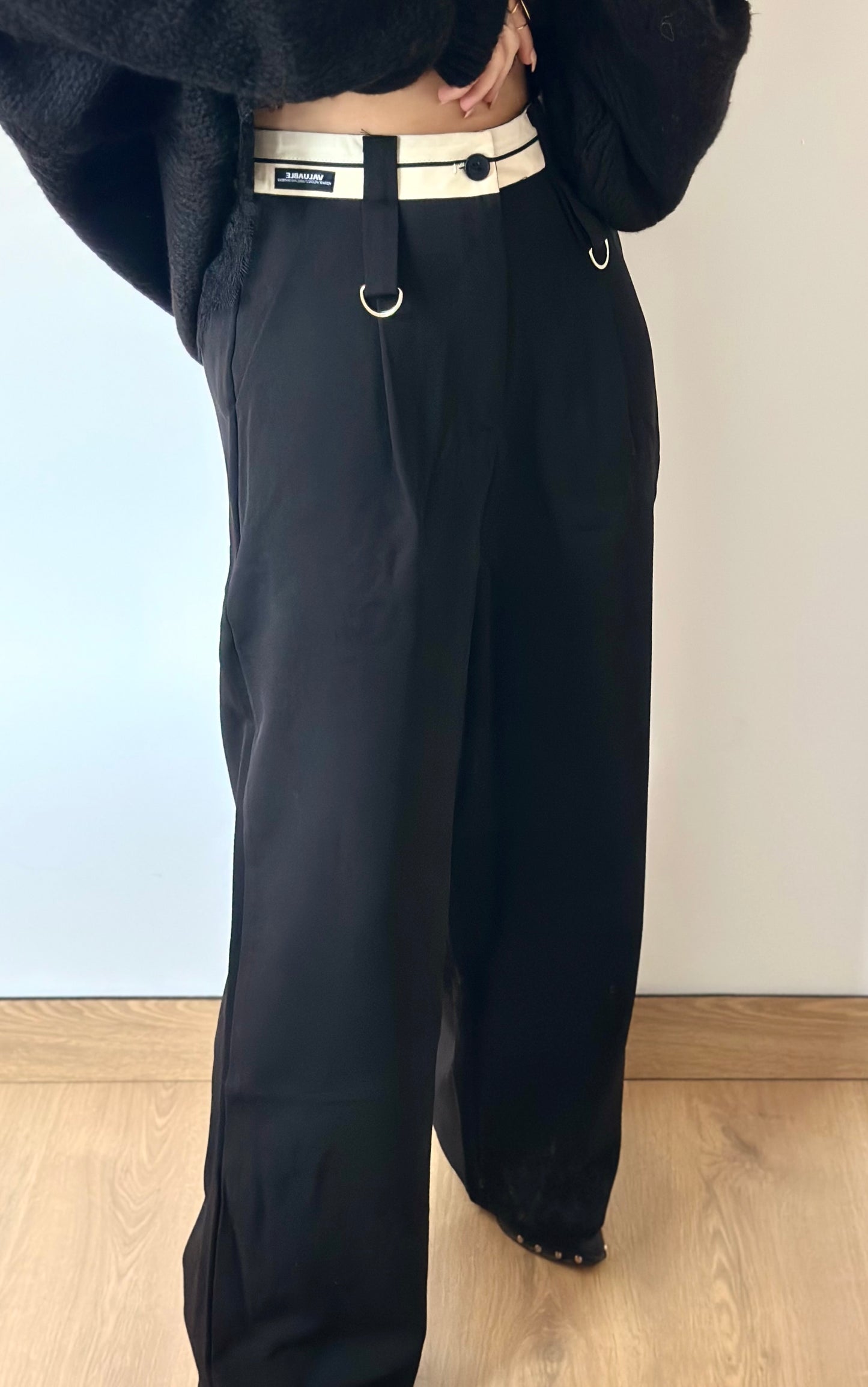 PANTALÓN PINZAS DETAIL